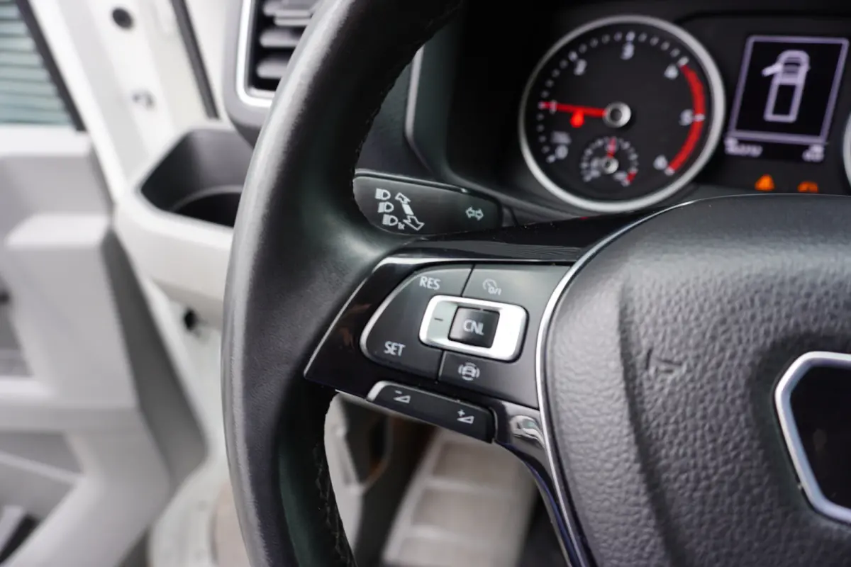 6.180 180pk Automaat 5500kg koelwagen Thermo King Vleeshaken Lift Luchtvering Apple Carplay Navigatie Camera