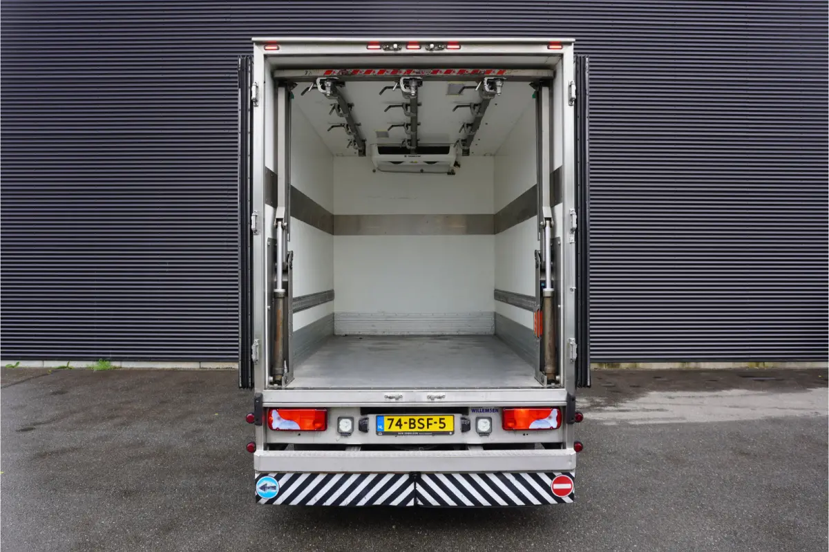 6.180 180pk Automaat 5500kg koelwagen Thermo King Vleeshaken Lift Luchtvering Apple Carplay Navigatie Camera