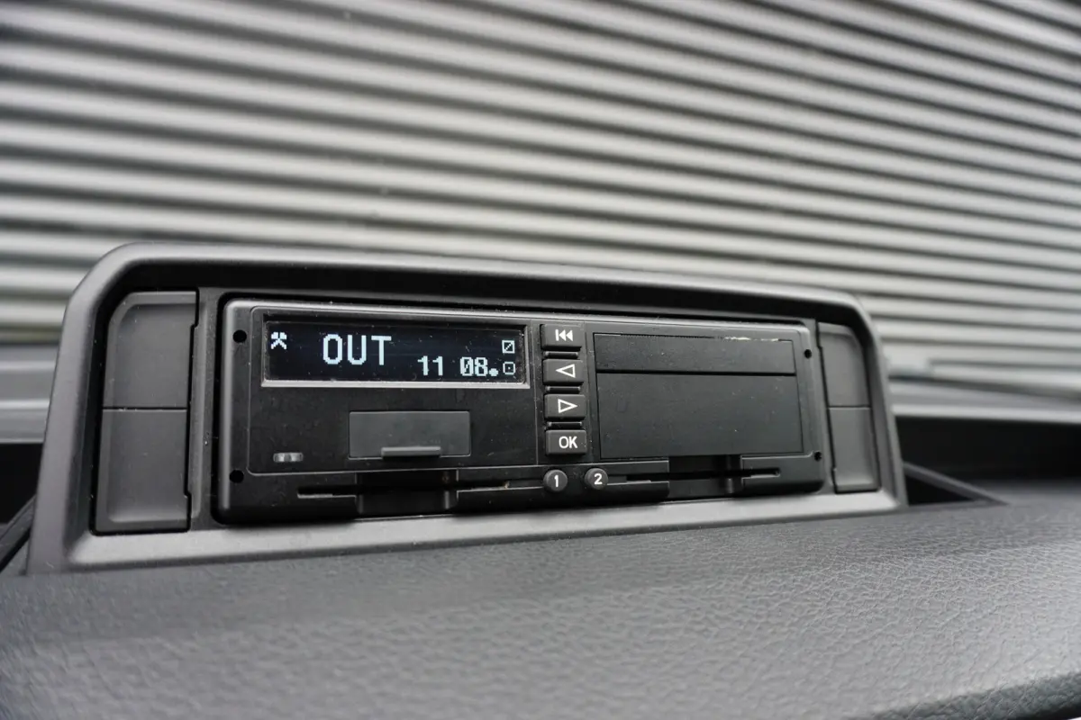 6.180 180pk Automaat 5500kg koelwagen Thermo King Vleeshaken Lift Luchtvering Apple Carplay Navigatie Camera