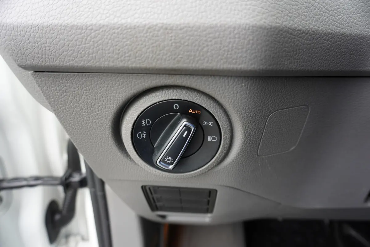 6.180 180pk Automaat 5500kg koelwagen Thermo King Vleeshaken Lift Luchtvering Apple Carplay Navigatie Camera