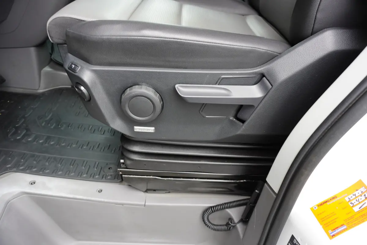 6.180 180pk Automaat 5500kg koelwagen Thermo King Vleeshaken Lift Luchtvering Apple Carplay Navigatie Camera