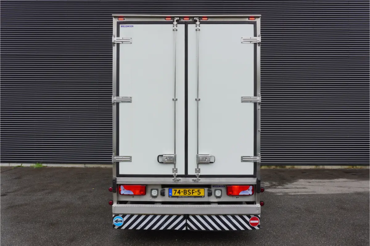 6.180 180pk Automaat 5500kg koelwagen Thermo King Vleeshaken Lift Luchtvering Apple Carplay Navigatie Camera