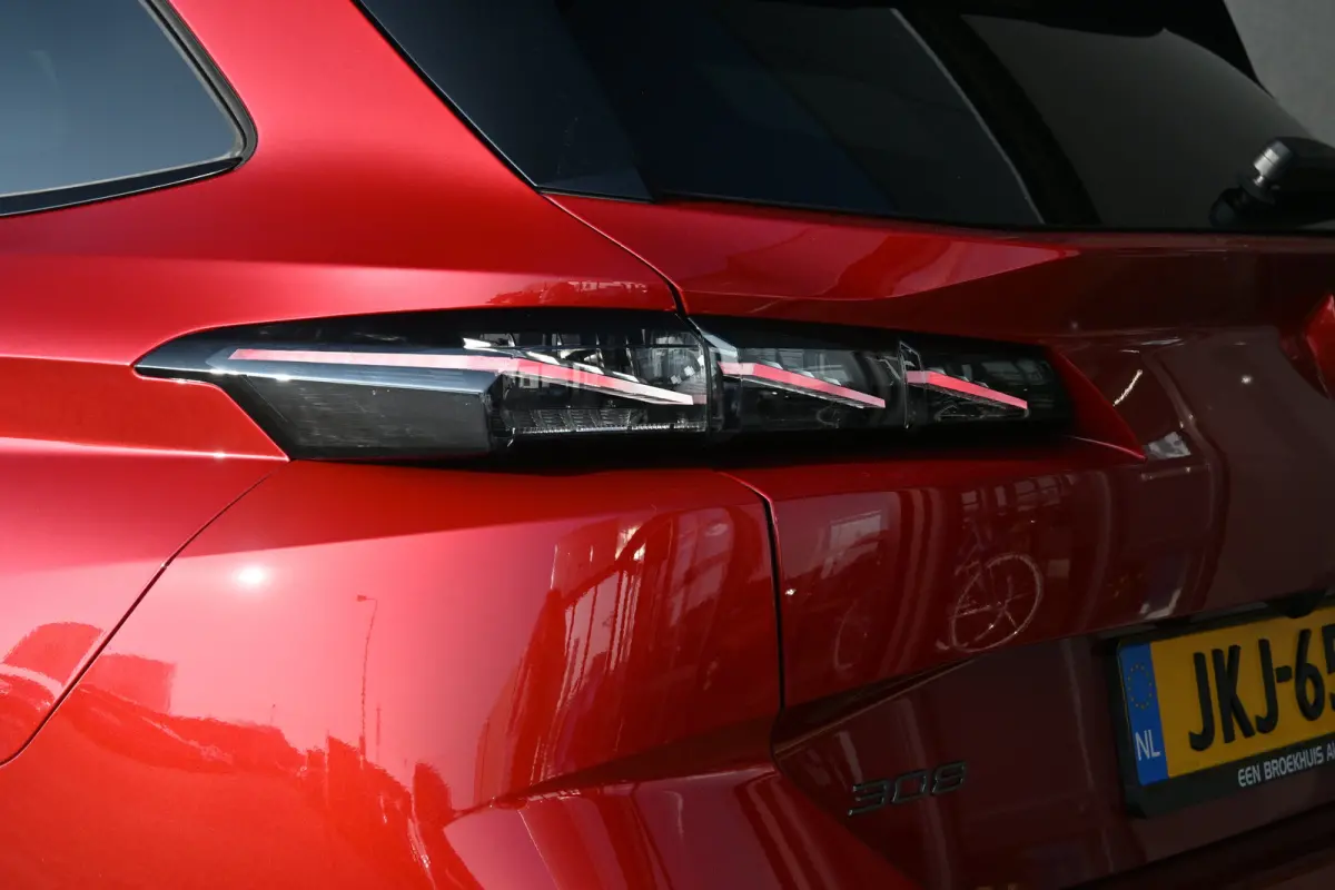 1.2 Hybrid 145 e-DCS6 GT Tot 8 Jaar Garantie! | 360 Camera | Adaptive Cruise | Dodehoek-Detectie | LED-Matrix | Sfeerverlichting | !!
