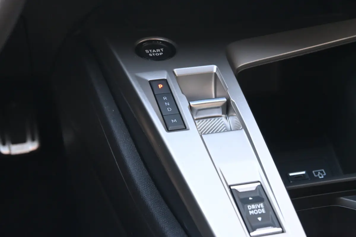 1.2 Hybrid 145 e-DCS6 GT Tot 8 Jaar Garantie! | 360 Camera | Adaptive Cruise | Dodehoek-Detectie | LED-Matrix | Sfeerverlichting | !!