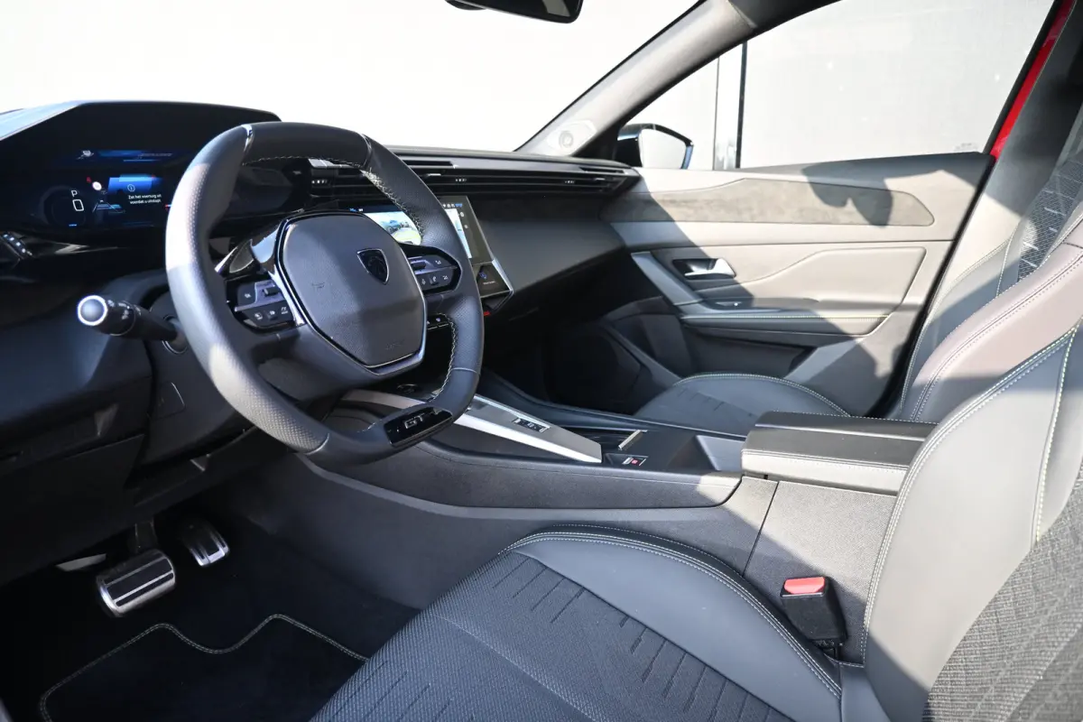 1.2 Hybrid 145 e-DCS6 GT Tot 8 Jaar Garantie! | 360 Camera | Adaptive Cruise | Dodehoek-Detectie | LED-Matrix | Sfeerverlichting | !!