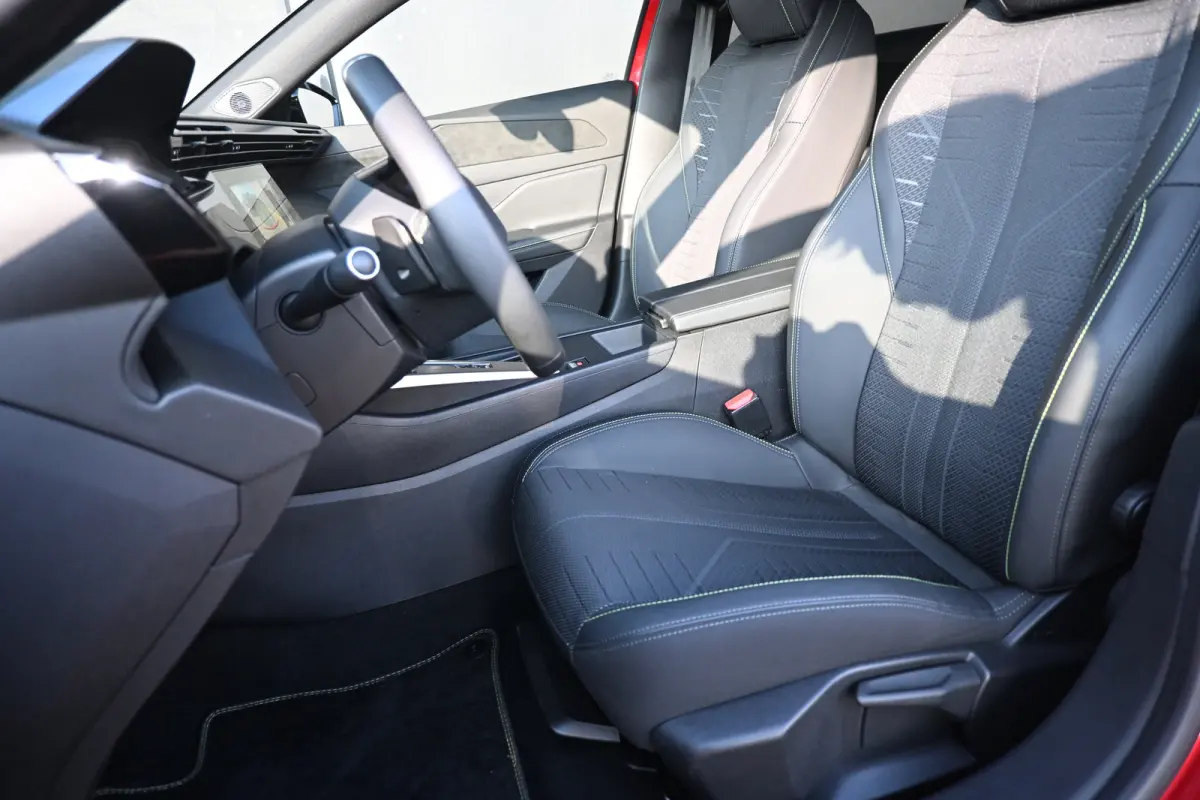 1.2 Hybrid 145 e-DCS6 GT Tot 8 Jaar Garantie! | 360 Camera | Adaptive Cruise | Dodehoek-Detectie | LED-Matrix | Sfeerverlichting | !!