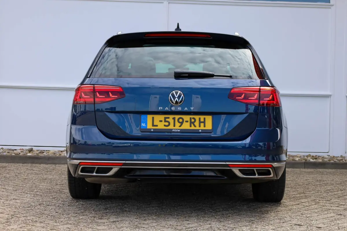 1.5 TSI 150pk DSG R-Line Business + | Panoramadak | Achteruitrijcamera | Stoelverwarming