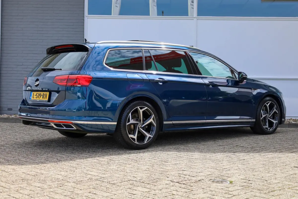 1.5 TSI 150pk DSG R-Line Business + | Panoramadak | Achteruitrijcamera | Stoelverwarming
