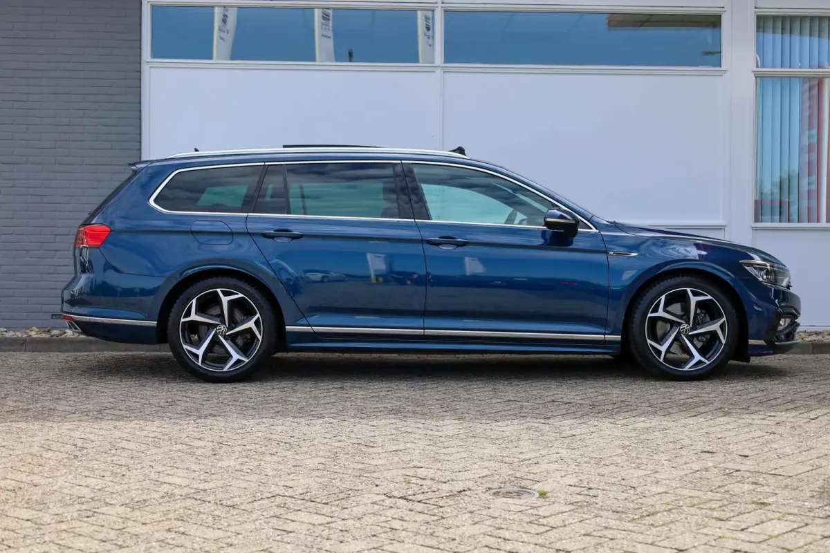 1.5 TSI 150pk DSG R-Line Business + | Panoramadak | Achteruitrijcamera | Stoelverwarming