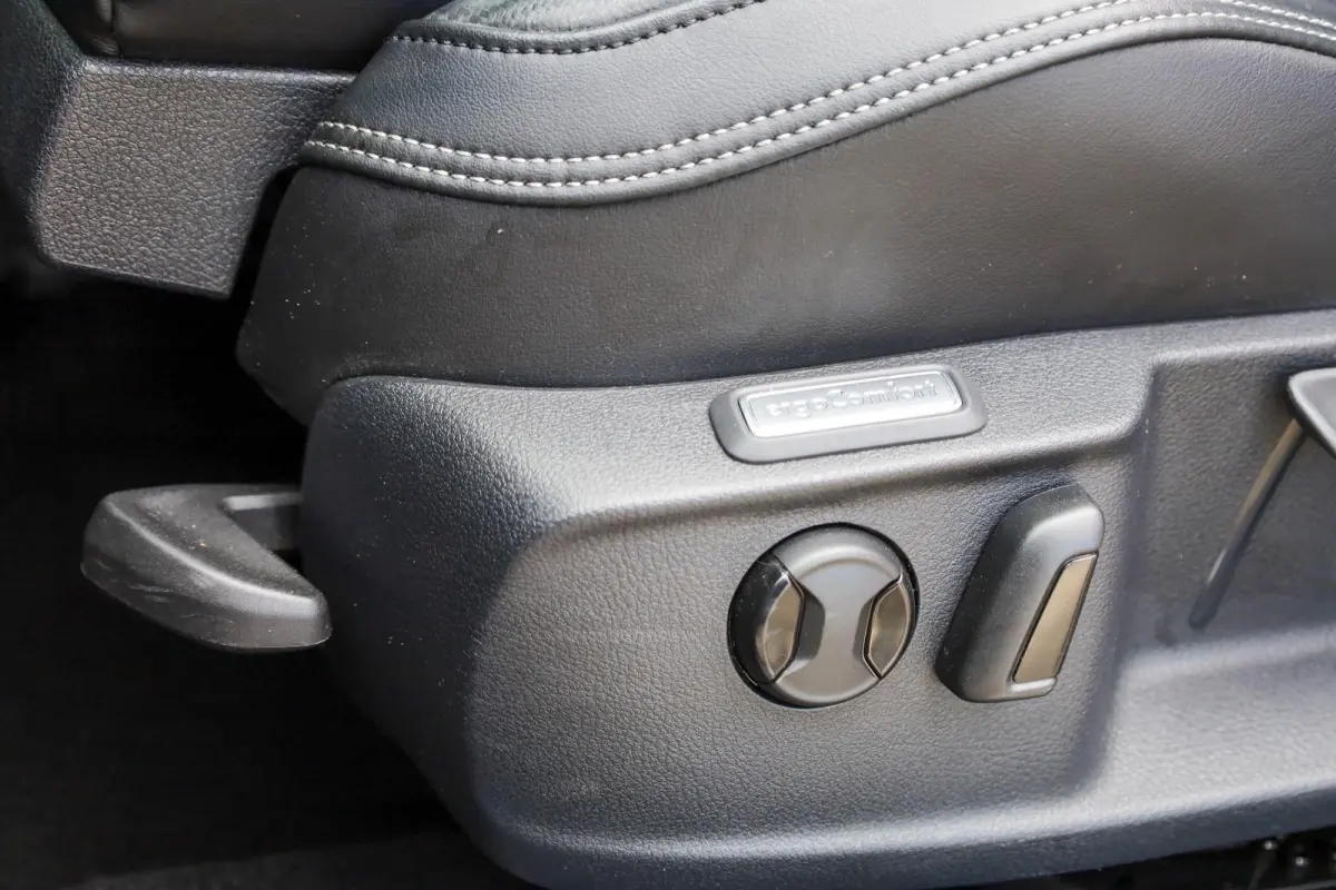 1.5 TSI 150pk DSG R-Line Business + | Panoramadak | Achteruitrijcamera | Stoelverwarming