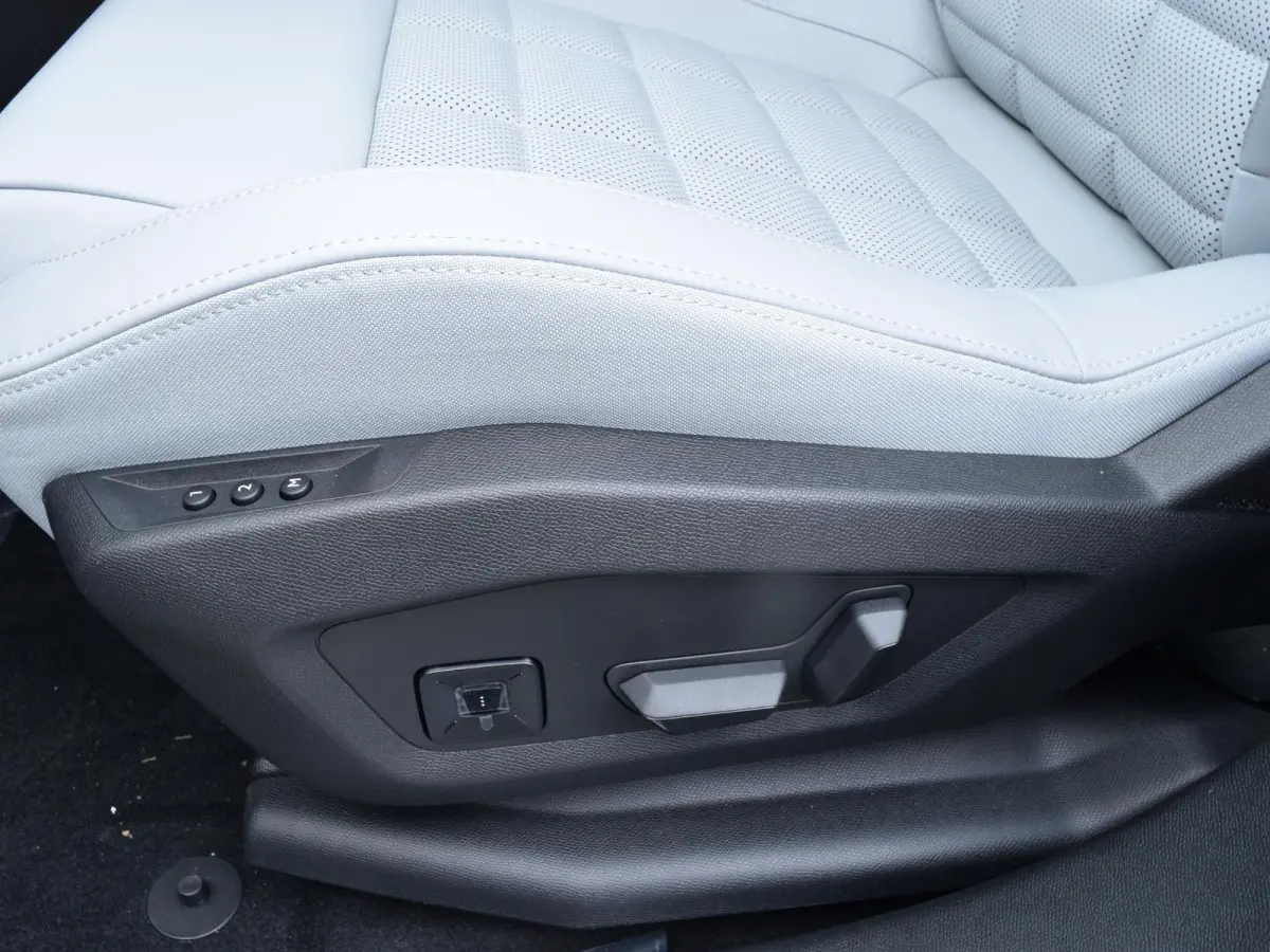 Business Comfort Range 74 kWh | 520 KM WLTP | PANORAMISCH SCHUIF-KANTELDAK | AMBIANCE HYPE GREY | WARMTEPOMP | PACK TECHNO |