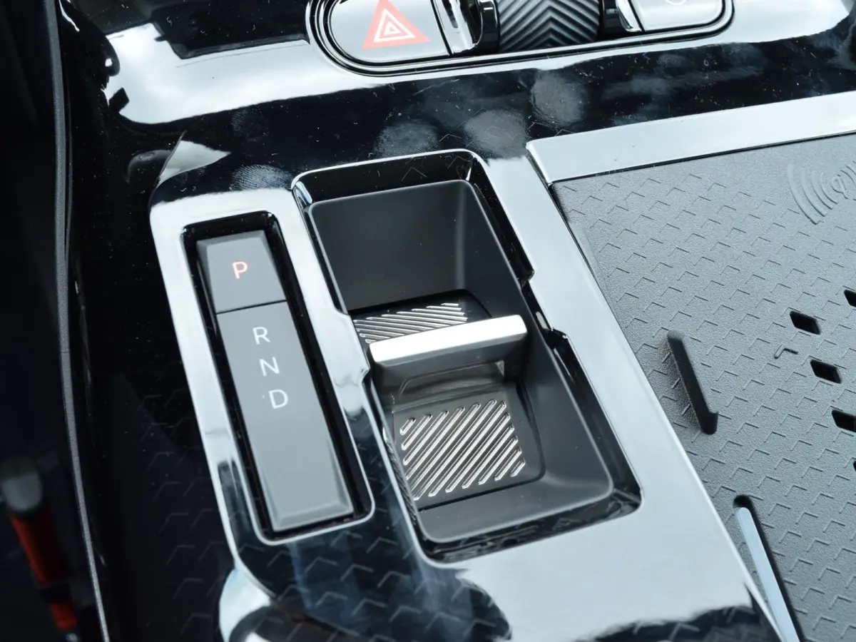 Business Comfort Range 74 kWh | 520 KM WLTP | PANORAMISCH SCHUIF-KANTELDAK | AMBIANCE HYPE GREY | WARMTEPOMP | PACK TECHNO |