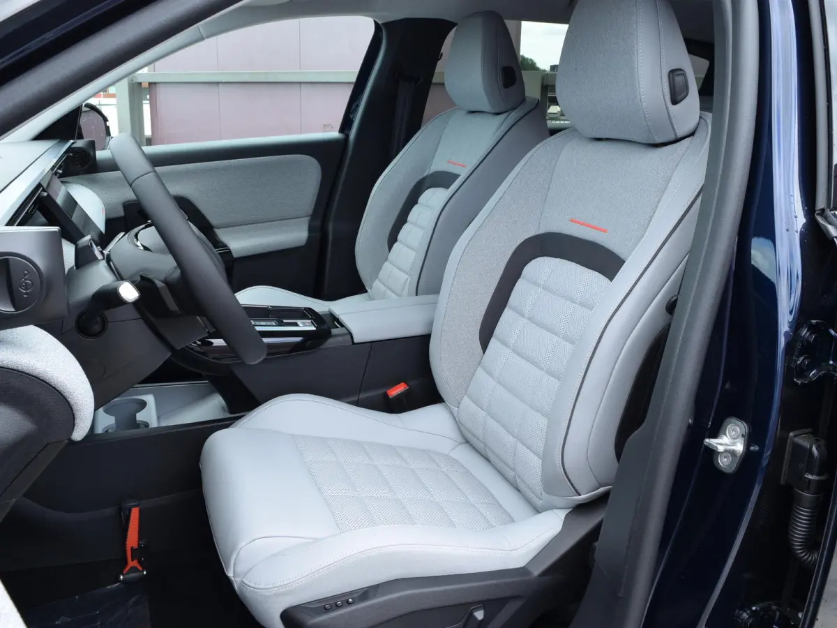 Business Comfort Range 74 kWh | 520 KM WLTP | PANORAMISCH SCHUIF-KANTELDAK | AMBIANCE HYPE GREY | WARMTEPOMP | PACK TECHNO |