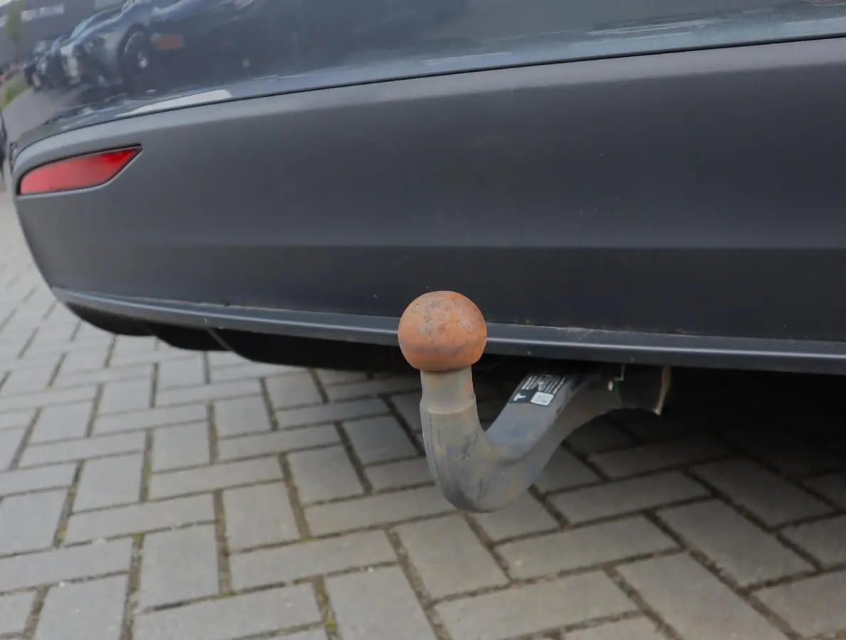 100D 7p. | 86% SOH | Verwarmde Stoelen en Stuur | Trekhaak |