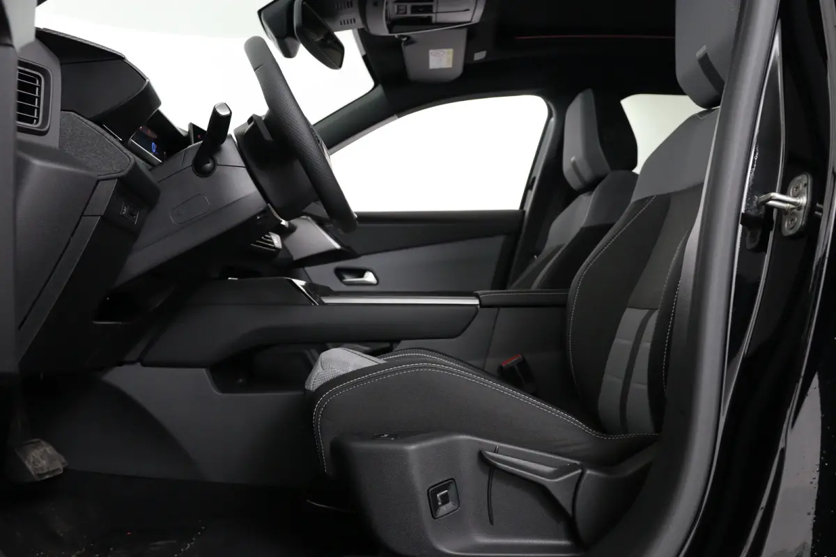 1.6 Turbo Plug-in-Hybrid GS | Panoramadak | Trekhaak afn | Camera | Stoel-/stuurverwarming | Climate Control | Keyless | Adaptive Cruise | Comfort Stoelen