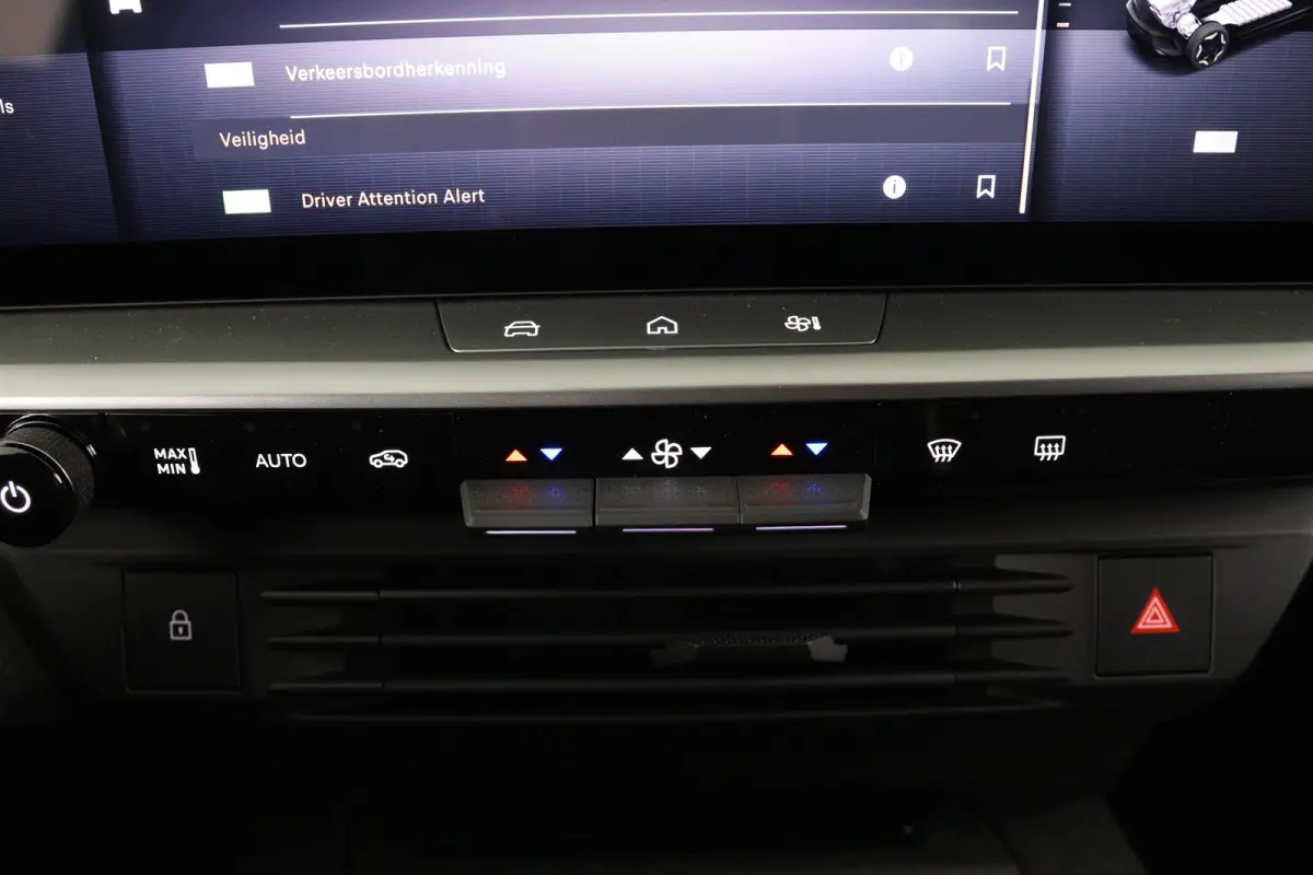 1.6 Turbo Plug-in-Hybrid GS | Panoramadak | Trekhaak afn | Camera | Stoel-/stuurverwarming | Climate Control | Keyless | Adaptive Cruise | Comfort Stoelen