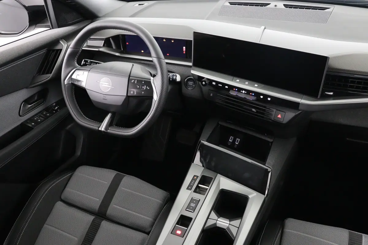 1.6 Turbo Plug-in-Hybrid GS | Panoramadak | Trekhaak afn | Camera | Stoel-/stuurverwarming | Climate Control | Keyless | Adaptive Cruise | Comfort Stoelen