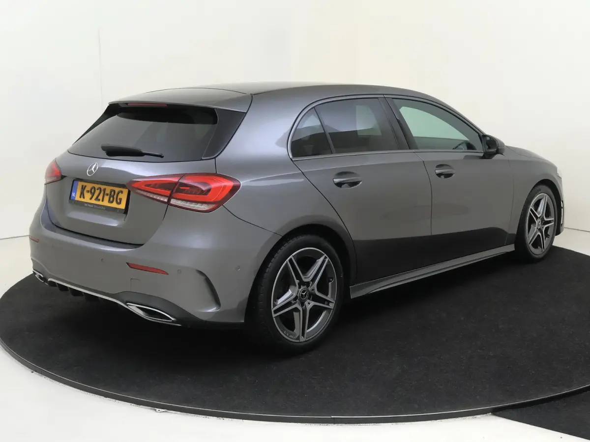 180 Business Solution AMG / Carplay / 18"/ Achteruitrijcamera/ Parktronic/ High-performance LED