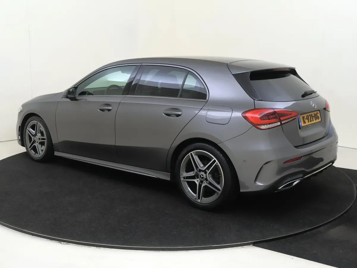 180 Business Solution AMG / Carplay / 18"/ Achteruitrijcamera/ Parktronic/ High-performance LED