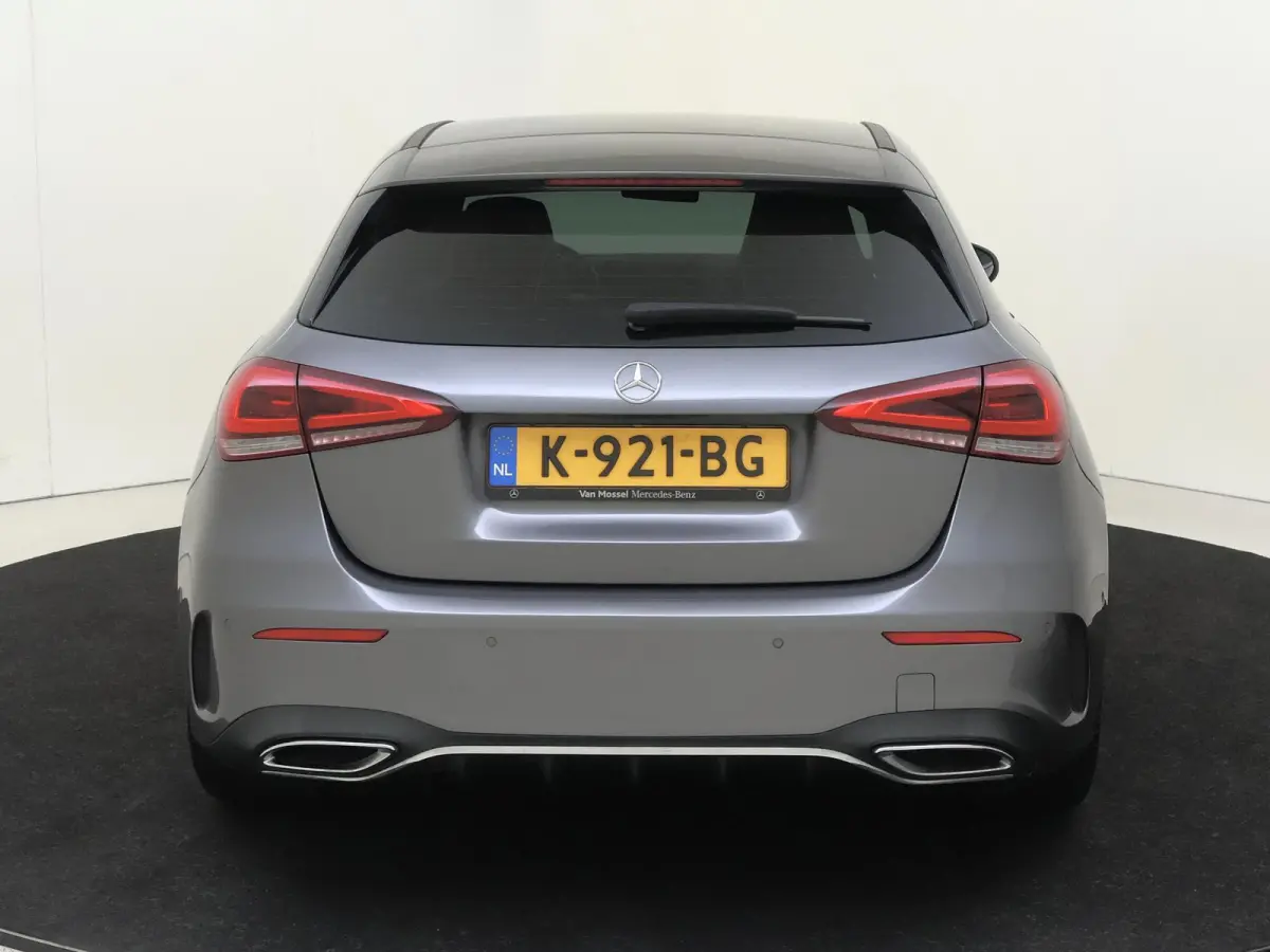 180 Business Solution AMG / Carplay / 18"/ Achteruitrijcamera/ Parktronic/ High-performance LED