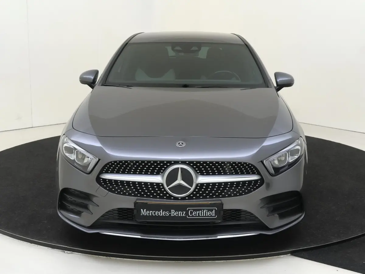 180 Business Solution AMG / Carplay / 18"/ Achteruitrijcamera/ Parktronic/ High-performance LED