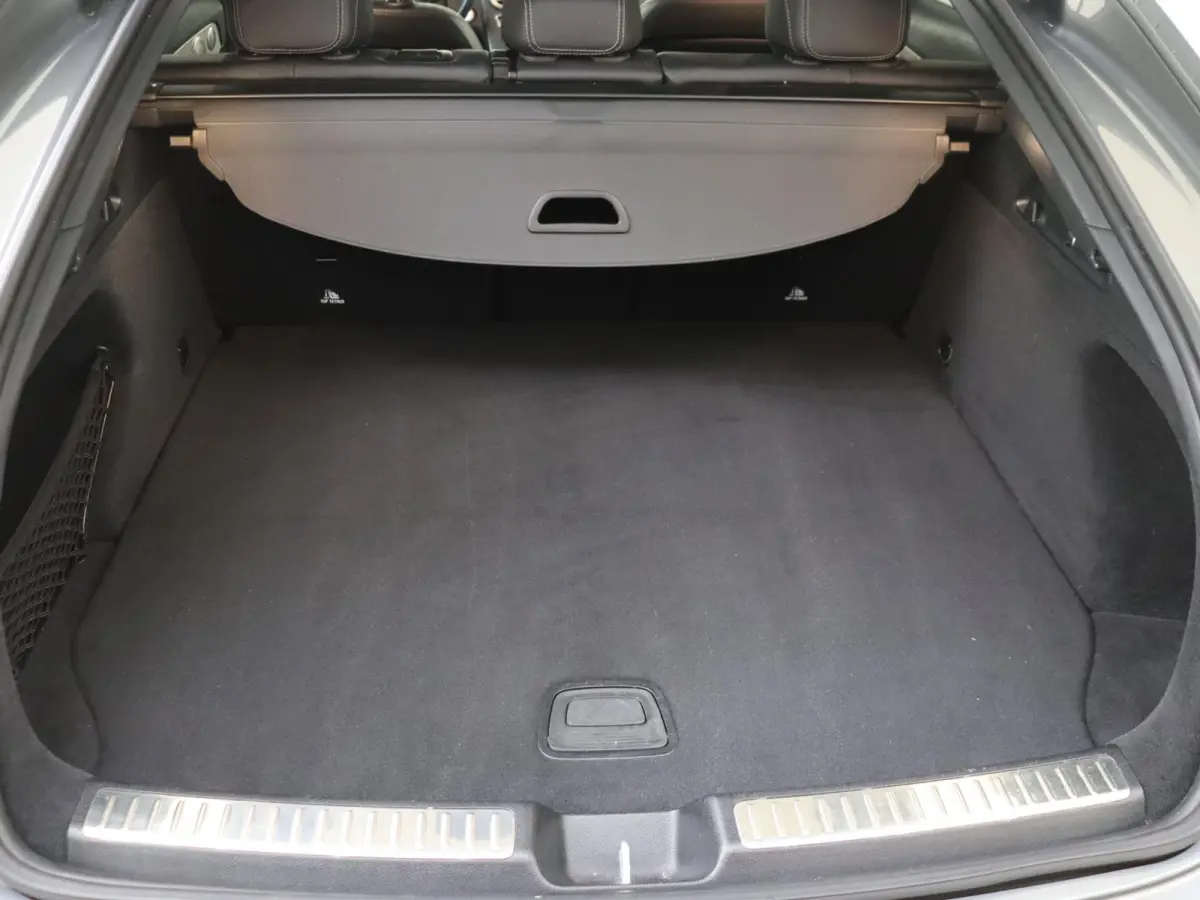 300e 4MATIC Business Solution AMG / Panorama-dak / Burmester / Night-Pakket / 360Graden-Camera /