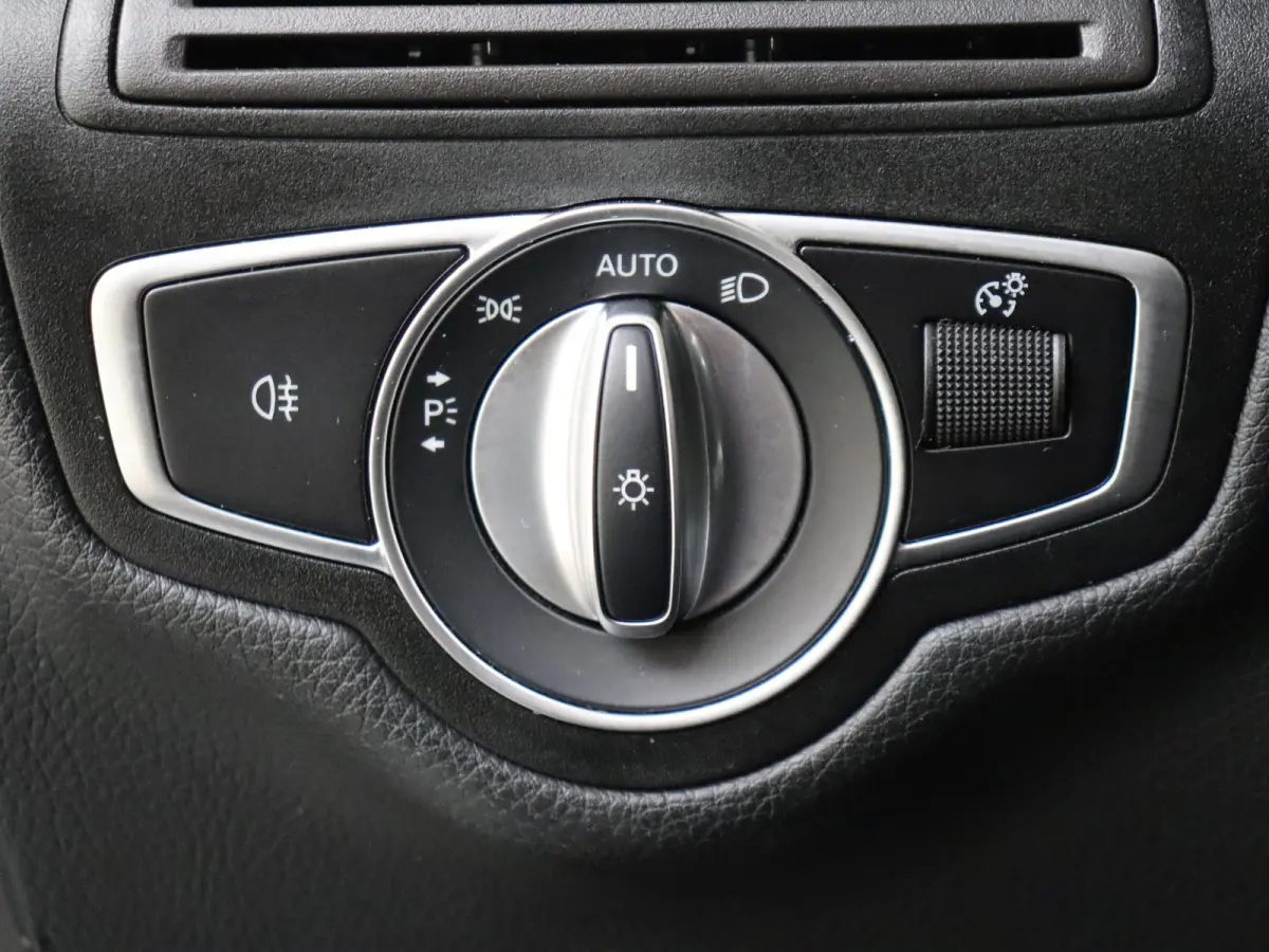 300e 4MATIC Business Solution AMG / Panorama-dak / Burmester / Night-Pakket / 360Graden-Camera /