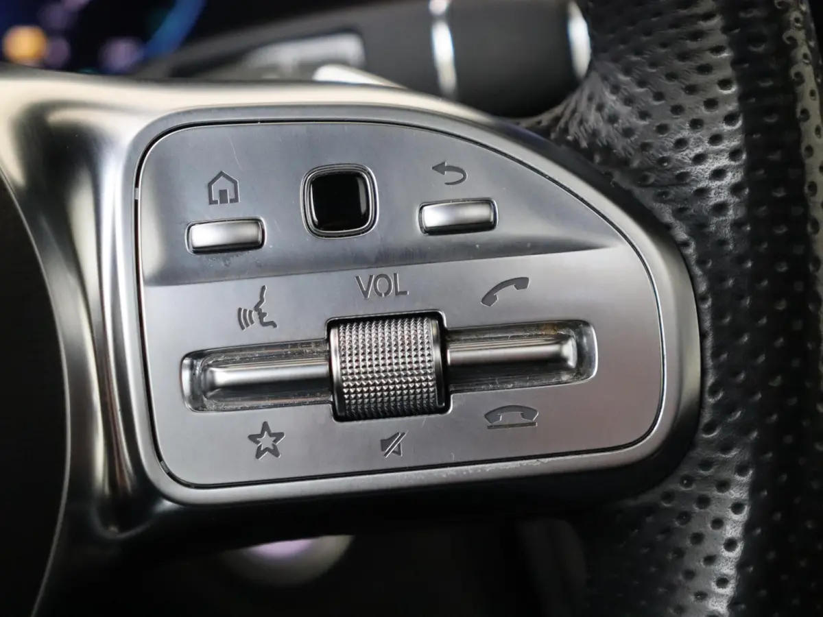 300e 4MATIC Business Solution AMG / Panorama-dak / Burmester / Night-Pakket / 360Graden-Camera /