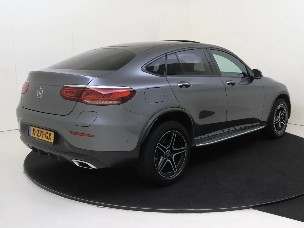 300e 4MATIC Business Solution AMG / Panorama-dak / Burmester / Night-Pakket / 360Graden-Camera /