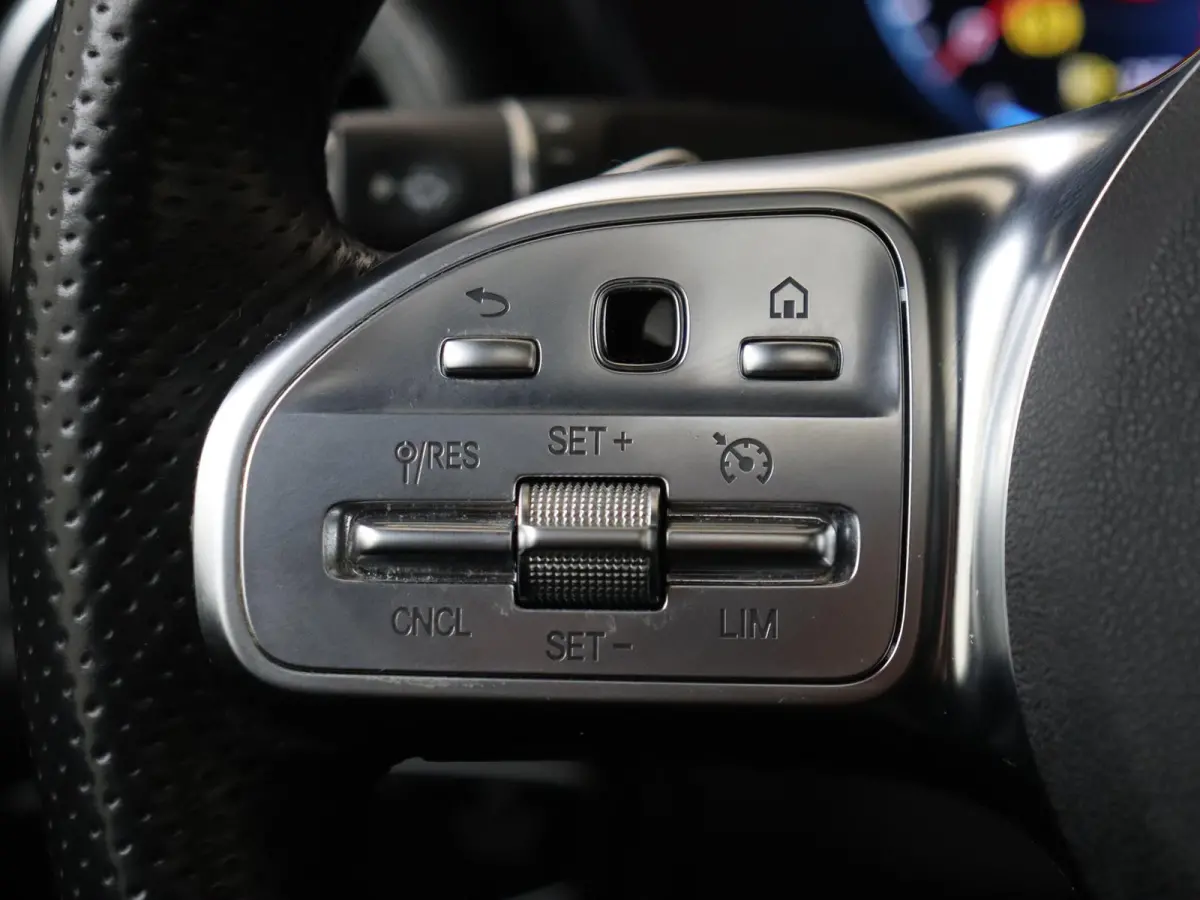 300e 4MATIC Business Solution AMG / Panorama-dak / Burmester / Night-Pakket / 360Graden-Camera /