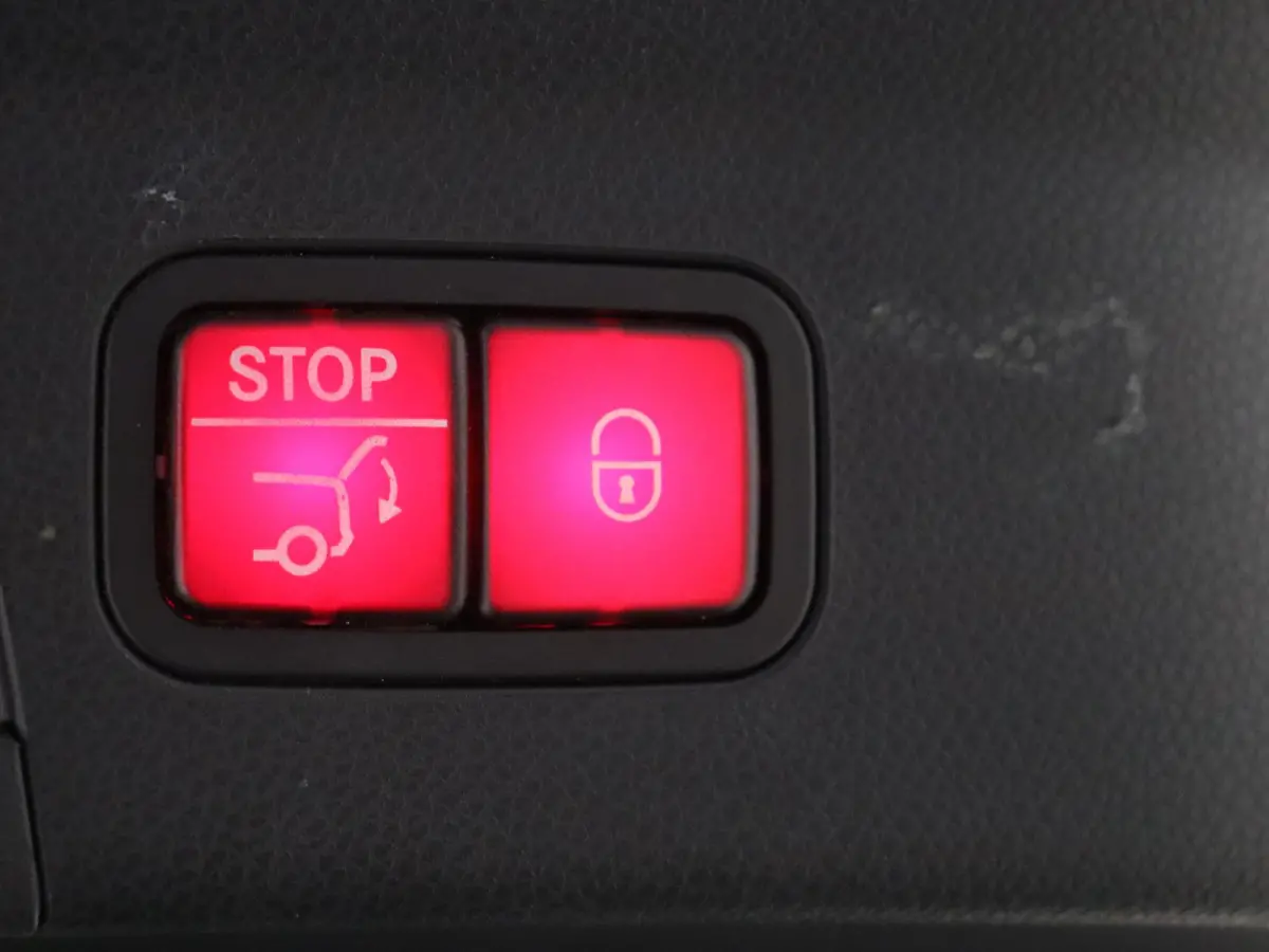 300e 4MATIC Business Solution AMG / Panorama-dak / Burmester / Night-Pakket / 360Graden-Camera /