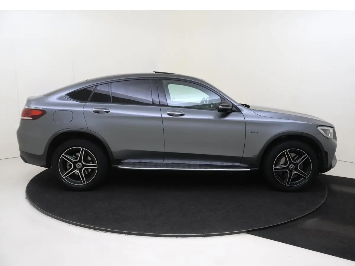 300e 4MATIC Business Solution AMG / Panorama-dak / Burmester / Night-Pakket / 360Graden-Camera /