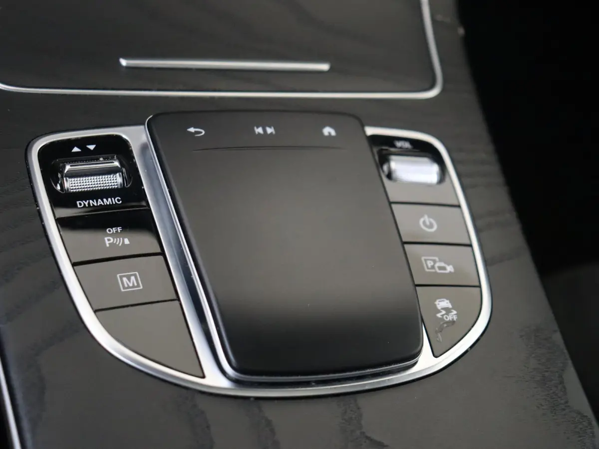 300e 4MATIC Business Solution AMG / Panorama-dak / Burmester / Night-Pakket / 360Graden-Camera /