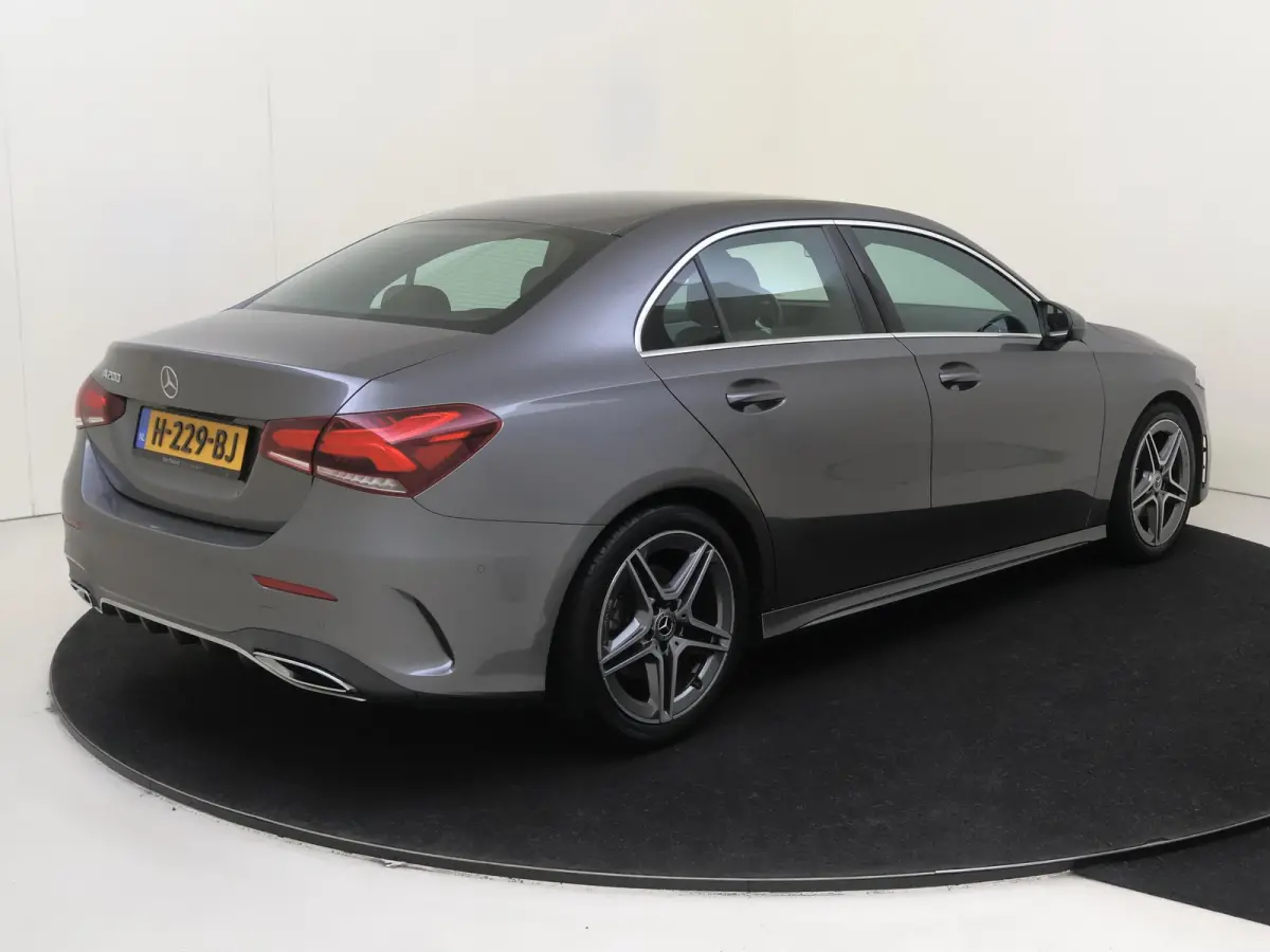 200 Business Solution AMG Sfeerverlichting / Stoelverwarming / Parkeercamera /