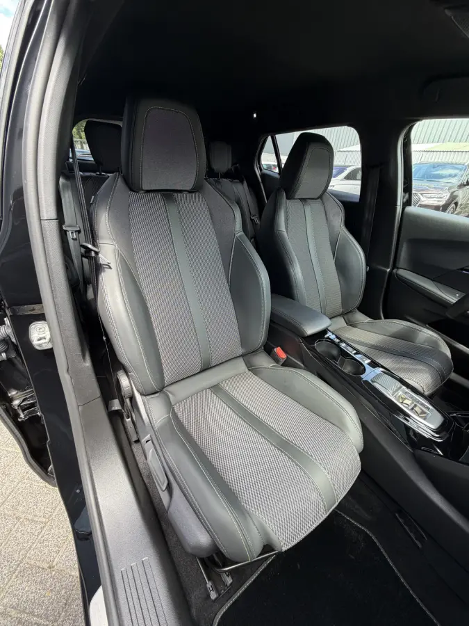 145pk Hybrid GT (360gr Camera - Keyless Entry - LED - Parkeersensoren V+A - Adaptieve Cruise Controle - 17"incl 4S - Draadloos laden - Automatische Airco)
