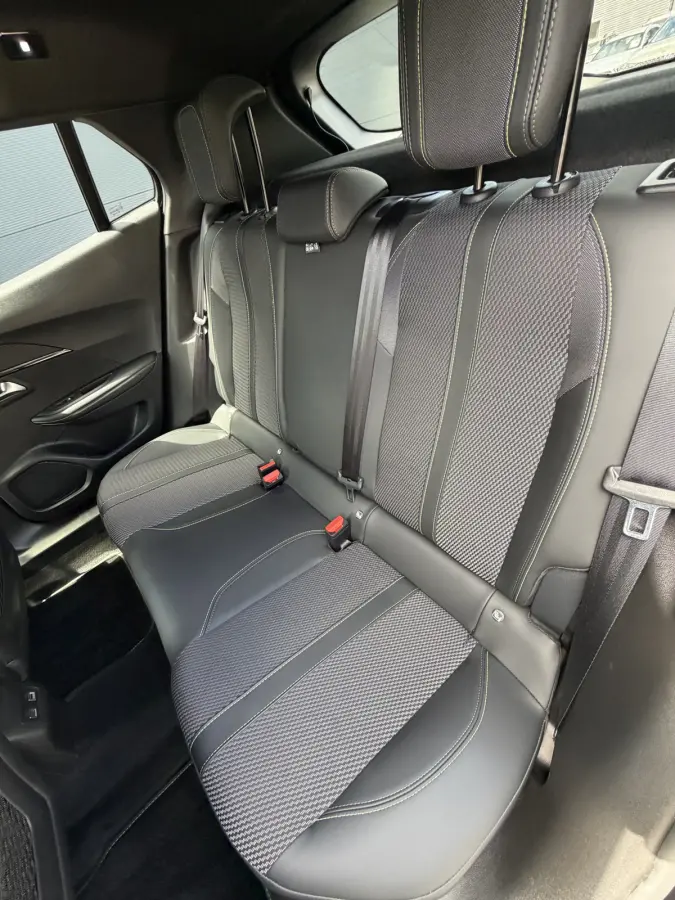 145pk Hybrid GT (360gr Camera - Keyless Entry - LED - Parkeersensoren V+A - Adaptieve Cruise Controle - 17"incl 4S - Draadloos laden - Automatische Airco)