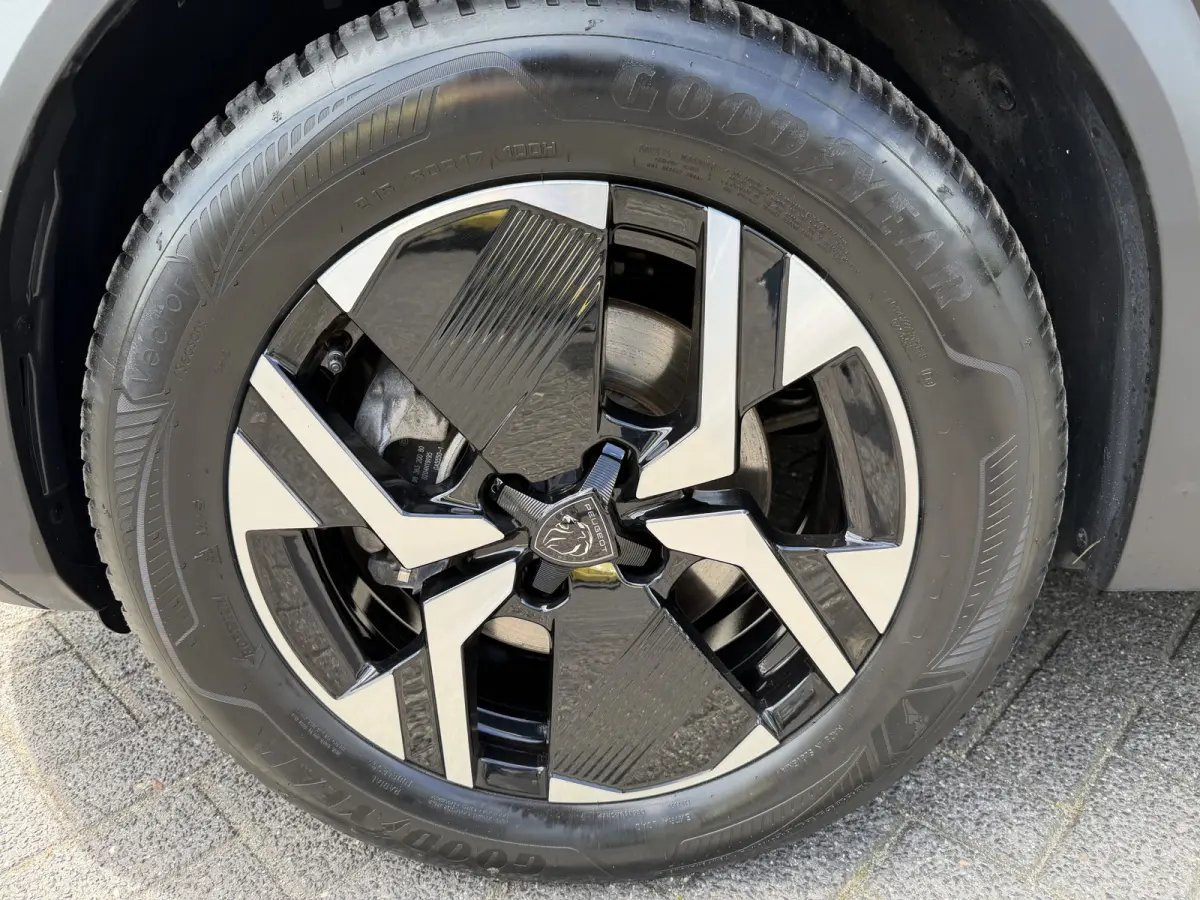 145pk Hybrid GT (360gr Camera - Keyless Entry - LED - Parkeersensoren V+A - Adaptieve Cruise Controle - 17"incl 4S - Draadloos laden - Automatische Airco)