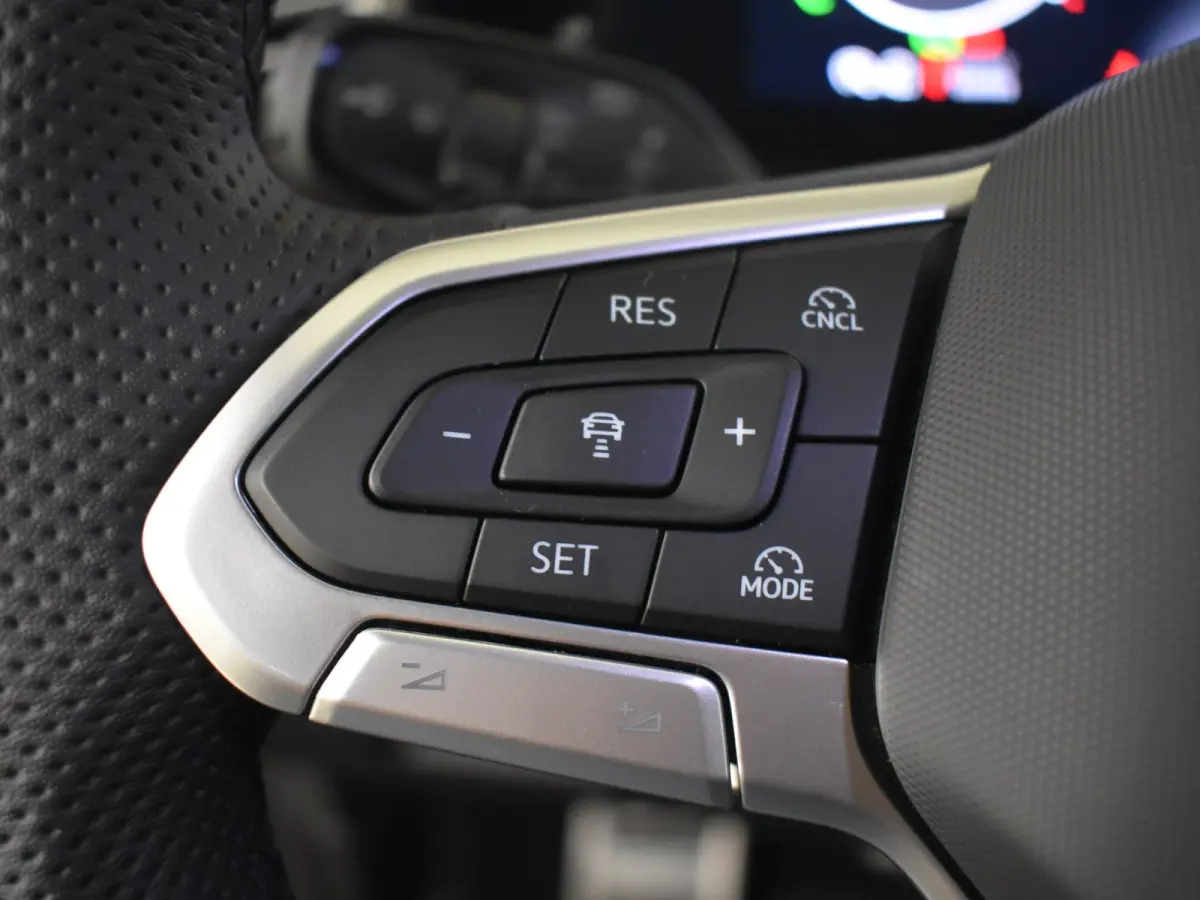 1.5 eHybrid Black Edition 272Pk DSG/AUTO | Pano Dak | Leder l Elektr. Stoel incl Memory l SOH 98% | Harman Kardon | 360gr Camera | Trekhaak elektr. | IQ Light | Navigatie | Keyless | Stoel/s