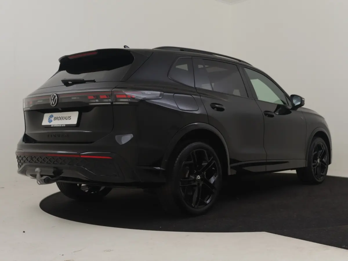 1.5 eHybrid Black Edition 272Pk DSG/AUTO | Pano Dak | Leder l Elektr. Stoel incl Memory l SOH 98% | Harman Kardon | 360gr Camera | Trekhaak elektr. | IQ Light | Navigatie | Keyless | Stoel/s