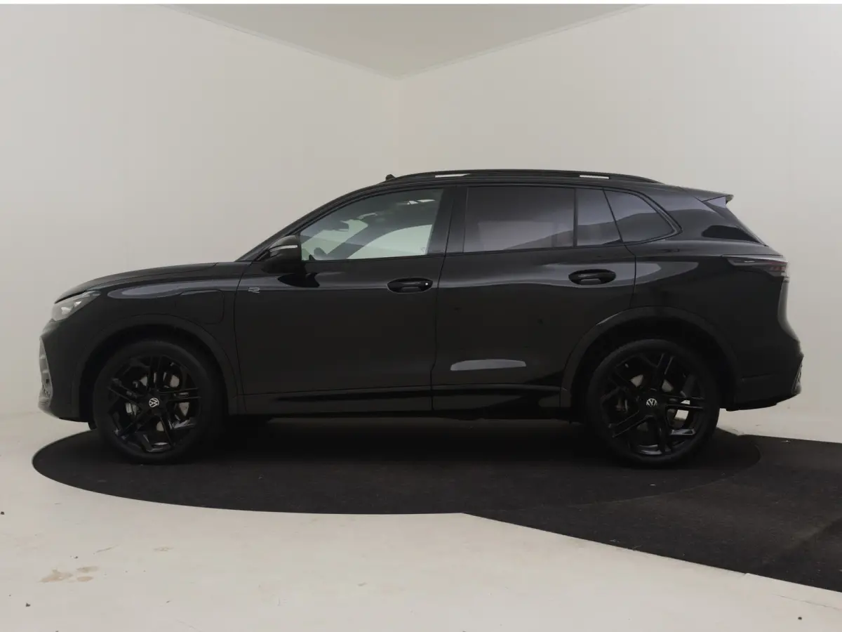 1.5 eHybrid Black Edition 272Pk DSG/AUTO | Pano Dak | Leder l Elektr. Stoel incl Memory l SOH 98% | Harman Kardon | 360gr Camera | Trekhaak elektr. | IQ Light | Navigatie | Keyless | Stoel/s