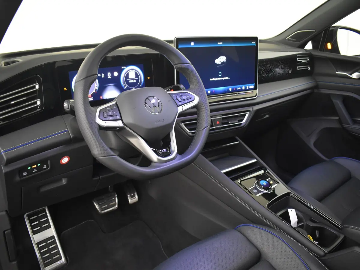 1.5 eHybrid Black Edition 272Pk DSG/AUTO | Pano Dak | Leder l Elektr. Stoel incl Memory l SOH 98% | Harman Kardon | 360gr Camera | Trekhaak elektr. | IQ Light | Navigatie | Keyless | Stoel/s