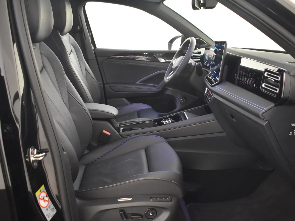 1.5 eHybrid Black Edition 272Pk DSG/AUTO | Pano Dak | Leder l Elektr. Stoel incl Memory l SOH 98% | Harman Kardon | 360gr Camera | Trekhaak elektr. | IQ Light | Navigatie | Keyless | Stoel/s