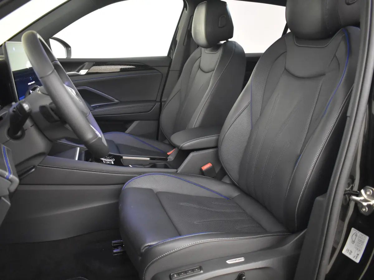 1.5 eHybrid Black Edition 272Pk DSG/AUTO | Pano Dak | Leder l Elektr. Stoel incl Memory l SOH 98% | Harman Kardon | 360gr Camera | Trekhaak elektr. | IQ Light | Navigatie | Keyless | Stoel/s