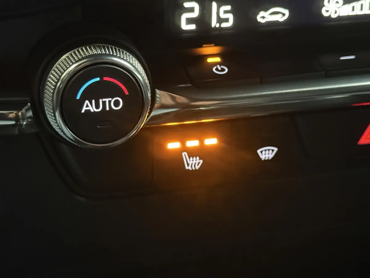2.0 e-SkyActiv-G M Hybrid 122 Homura | CARPLAY | CAMERA | HUD