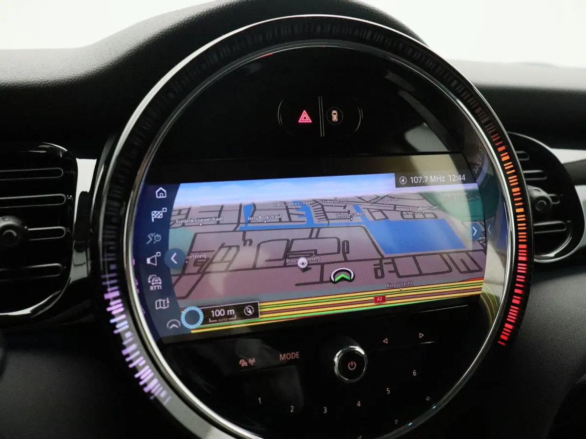 Cooper Premium Pakket + PDC + LED + Driving Assistant + Cruise Control + 16''