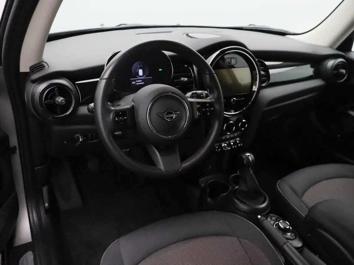 Cooper Premium Pakket + PDC + LED + Driving Assistant + Cruise Control + 16''