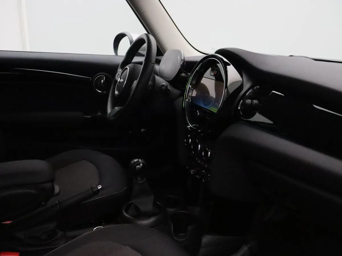 Cooper Premium Pakket + PDC + LED + Driving Assistant + Cruise Control + 16''