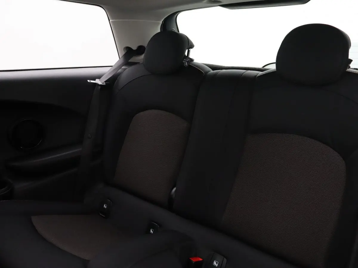 Cooper Premium Pakket + PDC + LED + Driving Assistant + Cruise Control + 16''