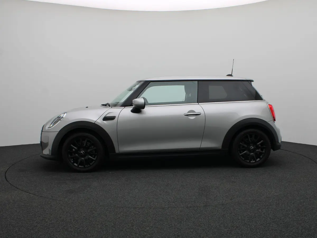 Cooper Premium Pakket + PDC + LED + Driving Assistant + Cruise Control + 16''