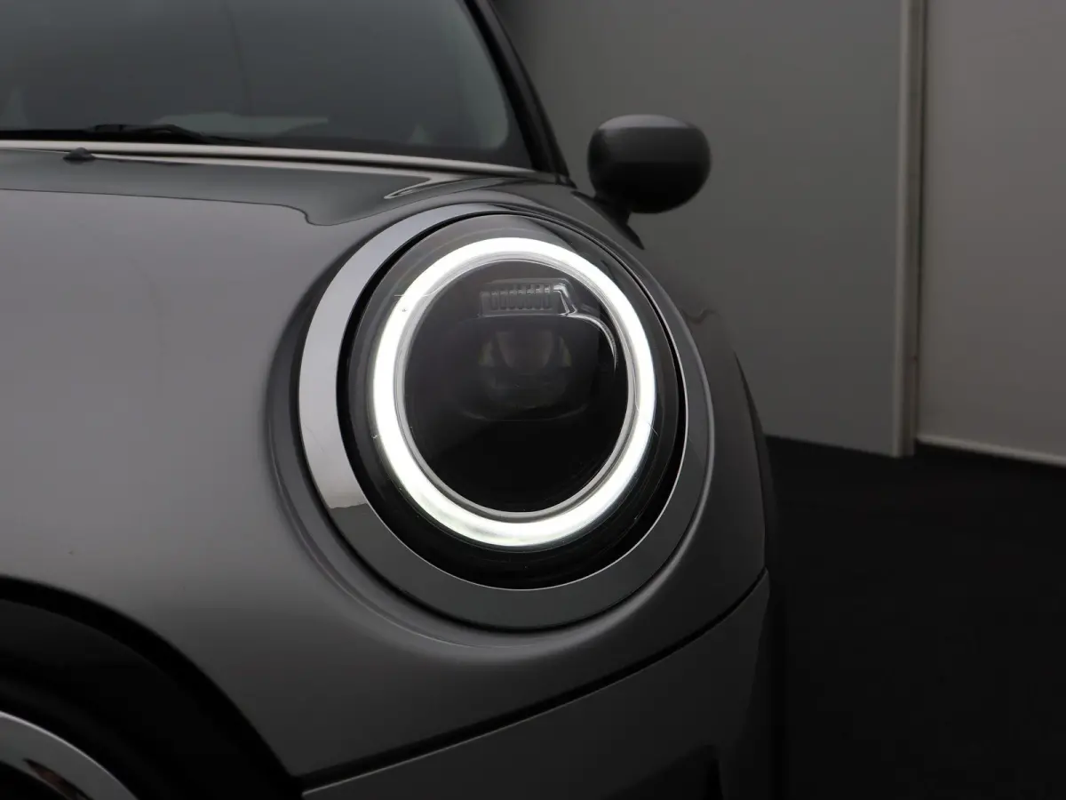 Cooper Premium Pakket + PDC + LED + Driving Assistant + Cruise Control + 16''